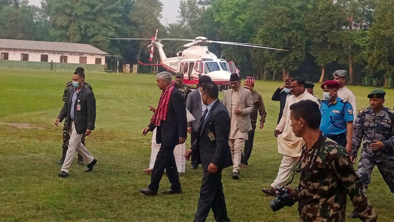 देउवा धनगढीमा कार्यकर्ता भेटघाटमा व्यस्त