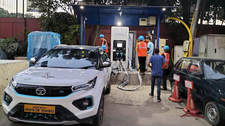 तीन महिनामा ७०५ वटा विद्युतीय गाडी आयात