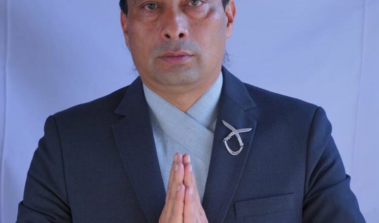 <strong>पहिचानका लागि क्रस खुकुरी रोजेँ : रमेश केसी </strong>