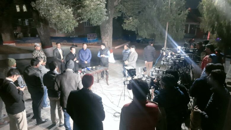 <strong>सञ्चारमन्त्री भन्छन्– धेरै विषयमा गम्भीर छलफल भयो, भोलि निर्णय सुनाउँछौँ</strong>