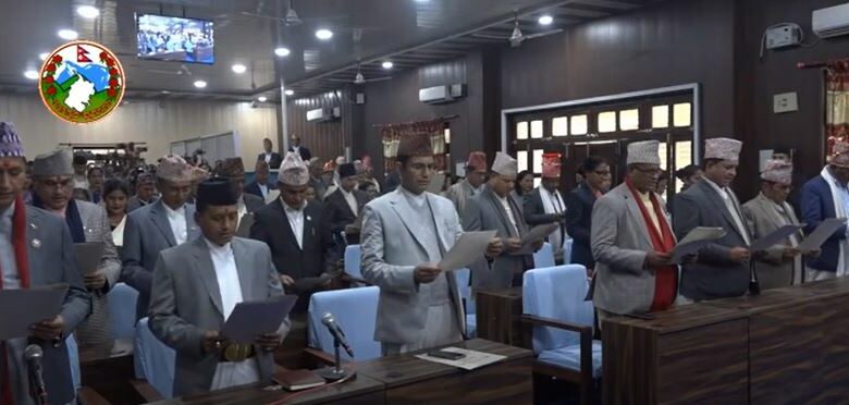 <strong>सुदूरपश्चिम प्रदेशसभा सदस्यहरूले लिए पद तथा गोपनीयताको शपथ</strong>