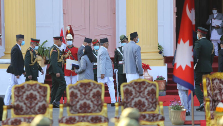 <strong>प्रचण्डले लिए प्रधानमन्त्रीको शपथ</strong>