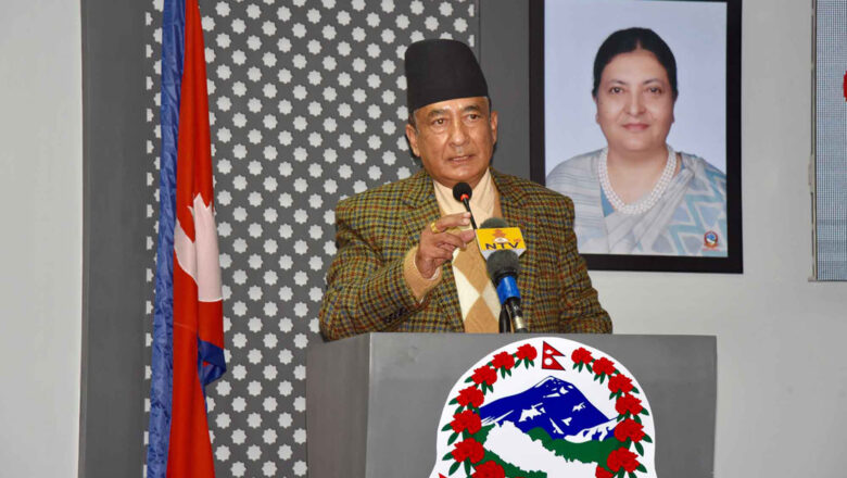 <strong>सञ्चारमन्त्री भन्छन्– चोलेन्द्रविरुद्वको महाअभियोग प्रस्तावमाथि अबको संसद्मा छलफल हुन्छ</strong>