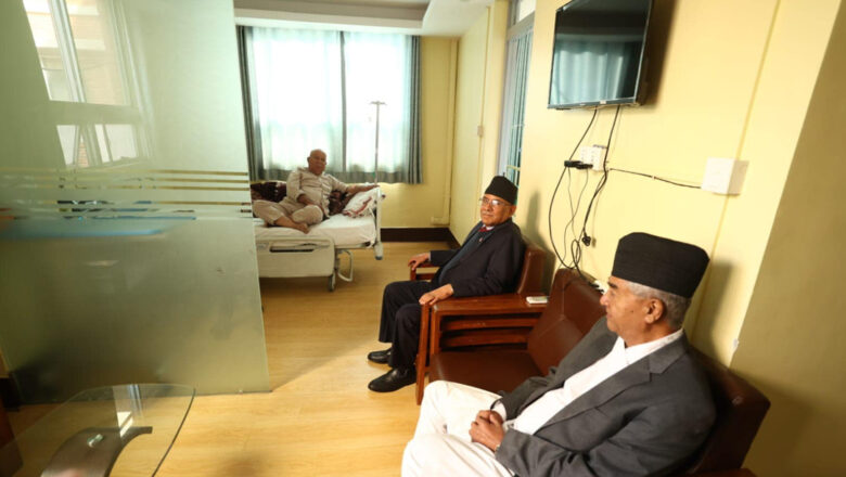 <strong>प्रचण्ड लिएर माधव नेपाललाई भेट्न पुगे देउवा </strong>