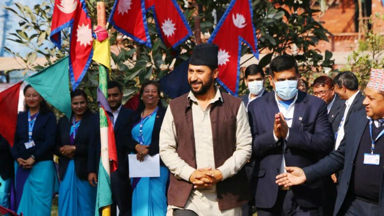 <strong>सरकारको नेतृत्व लिनेगरी ठूला दलसँग छलफल चलाइएको छ : रवि लामिछाने</strong>