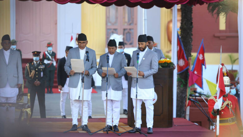 <strong>रवि लामिछानेसहित तीन उपप्रधानमन्त्रीलाई विभागीय जिम्मेवारी</strong>