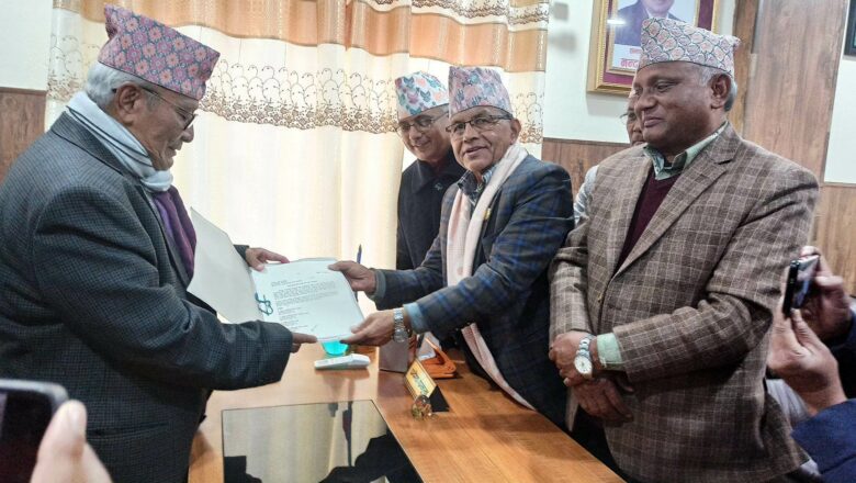 ५८ जनाको हस्ताक्षरसहित एमालेका लीला गिरीले गरे लुम्बिनीमा मुख्यमन्त्रीको दाबी