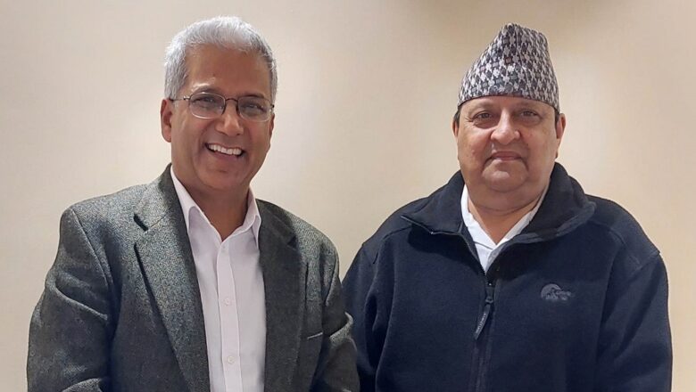 राप्रपा वरिष्ठ उपाध्यक्ष रवीन्द्र मिश्रले भेटे पूर्वराजा शाहलाई