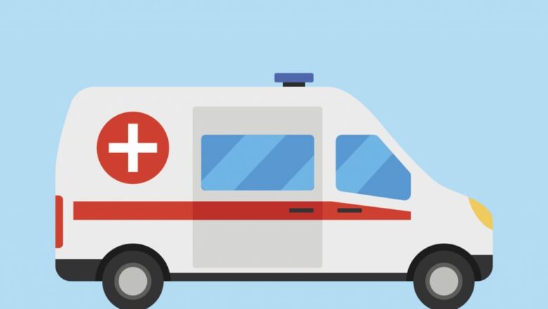 निःशुल्क एम्बुलेन्स चलाउँदै वडासदस्य थापा