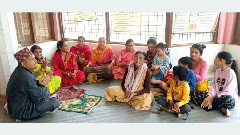 महिला सक्रियतामा भजन : हट्दै अल्छीपन, हलुङ्गिदै मन