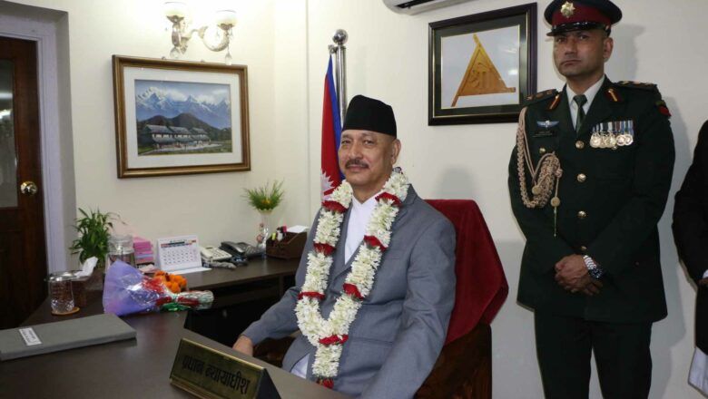 शपथलगत्तै प्रधानन्यायाधीश श्रेष्ठले गरे पदभार ग्रहण