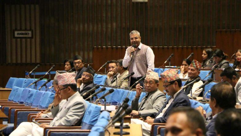 गोकुल बाँस्कोटा भन्छन्– रंगमञ्च उठेपछि आयो