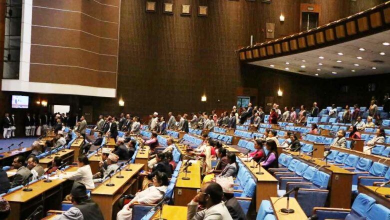 झण्डै महिना दिनपश्चात् संसद् बैठक सञ्चालन