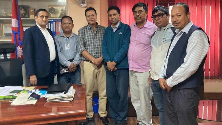 केरुङ जाने कन्टेनरका चालकलाई प्रवेश पास प्रदान गर्न माग