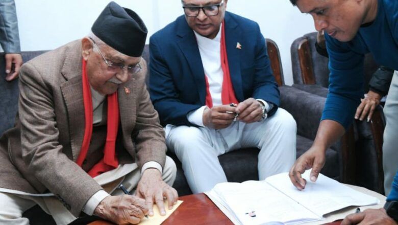 ओलीले गरे झापा–५ बाट उम्मेदवारी दर्ता